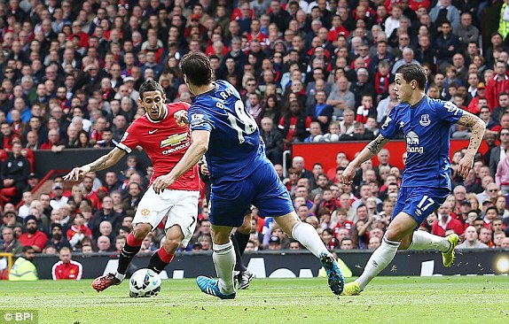 1412509035938 lc galleryImage Angel Di Maria of Manches
