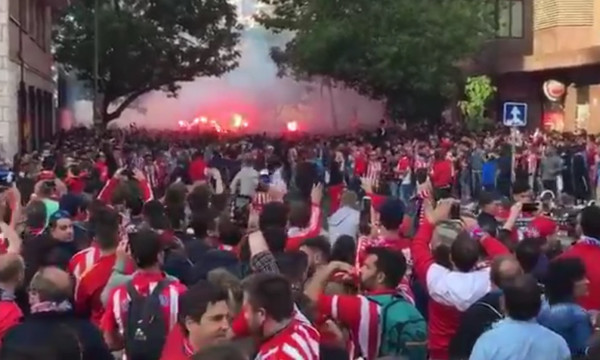 Χαμός έξω από το «Βιθέντε Καλντερόν»: Επίθεση σε πούλμαν με οπαδούς της Ρεάλ!