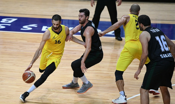 Τον «πρόδωσε» η άμυνα, νέα ήττα για Άρη