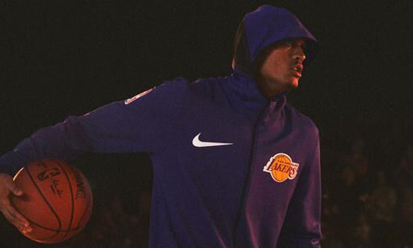 NIKE: Μια ματιά κάτω από την κουκούλα της απόλυτης ζακέτας προθέρμανσης (pics)